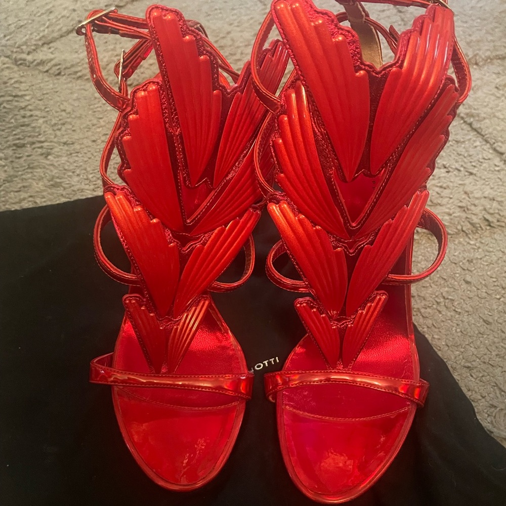 Gorgeous show stopper statement piece! Every girl’s favorite red heels!